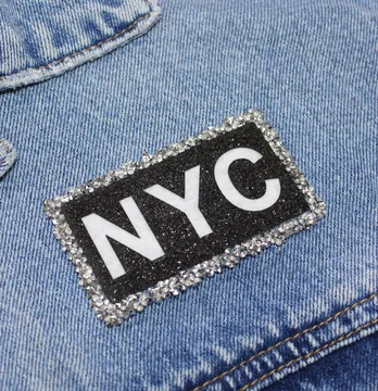 Нашивка с акриловыми камнями "NYC" 80*45 мм черного цвета с серебряными камнями