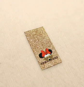 Нашивка из глитера "Minnie" 25*50 мм золотого цвета