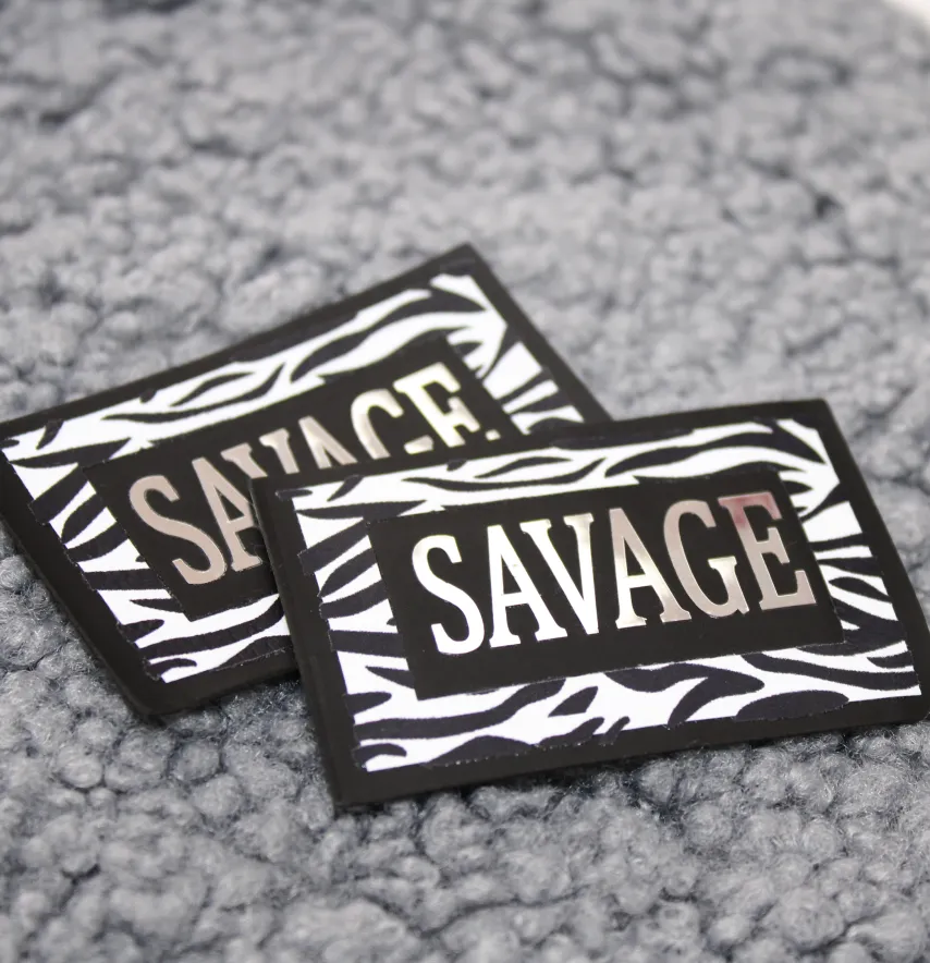 Нашивка "Savage" 60*40 мм чорного кольору зі сріблом-1