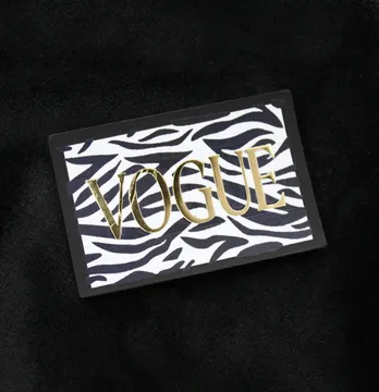 Нашивка "Vogue" 60*40мм черного цвета с золотом