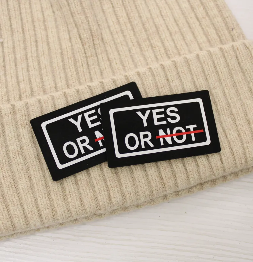 Нашивка "YES OR NOT" 70*45 мм чорного кольору з червоним елементом-1