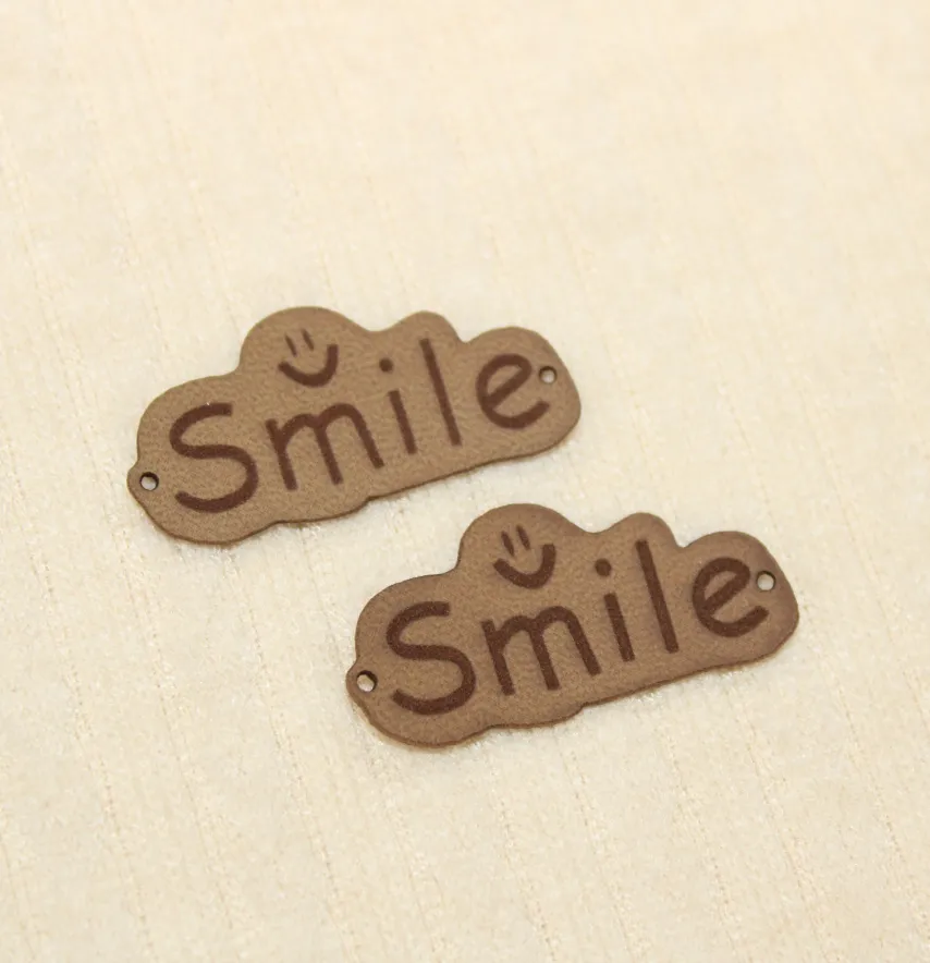 Нашивка "Smile" 40*20 мм песочного цвета-1
