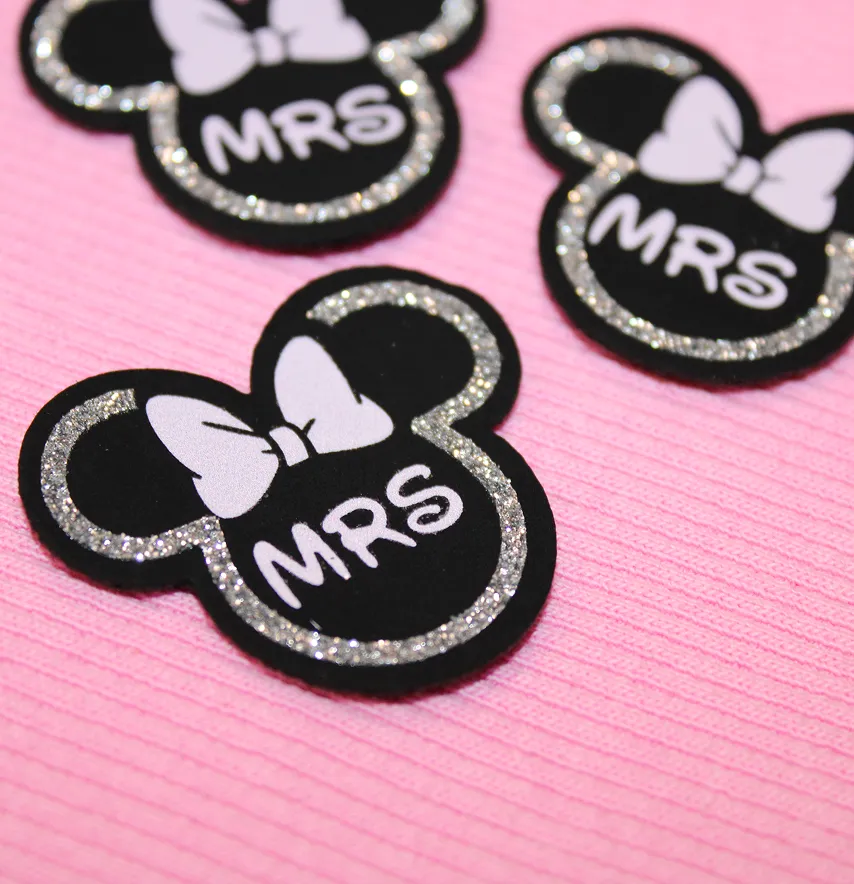 Нашивка з глітеру "Mrs" mickey з бантом 40*35 мм-1