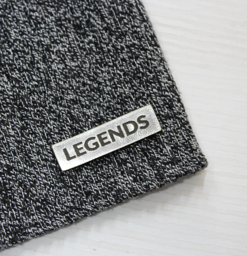 Нашивка "Legends" 35*10 мм серебряного цвета-0