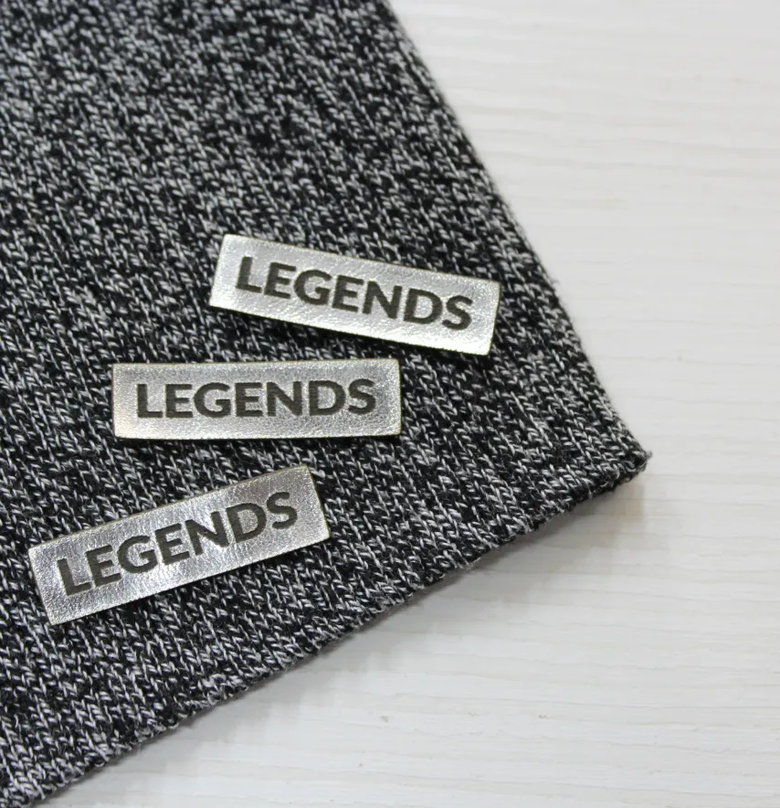 Нашивка "Legends" 35*10 мм серебряного цвета-1