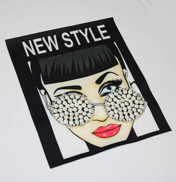 Нашивка тканевая с декором "Девушка в очках из жемчужин" New Style 19*23 см