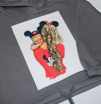 Нашивка тканева "ДІвчина з дитиною mickey" 17*23 см