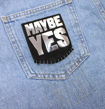 Нашивка "Карман Maybe Yes" 75*85мм с металлическими цепочками