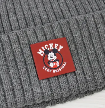 Нашивка "Mickey" 33*33мм красного цвета с цветным рисунком