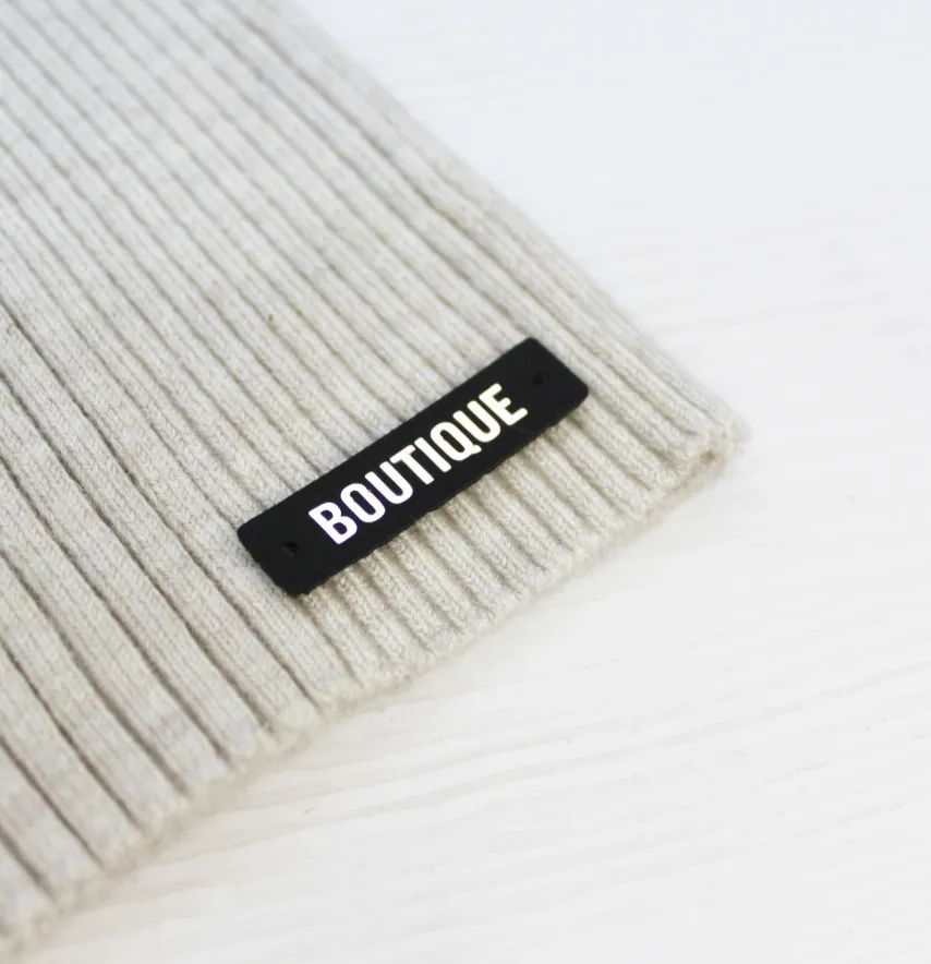 Нашивка "Boutique" 40*10мм черного цвета с зеркальной надписью-0