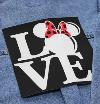Нашивка тканева "LOVE" бантик 20*20 см чорного кольору