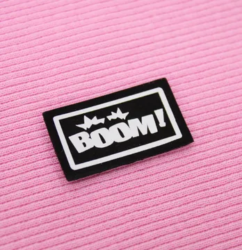 Нашивка "BOOM!" 35*20 мм чорного кольору з білим
