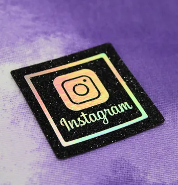Нашивка из глитера "Instagram" 50*50мм черного цвета