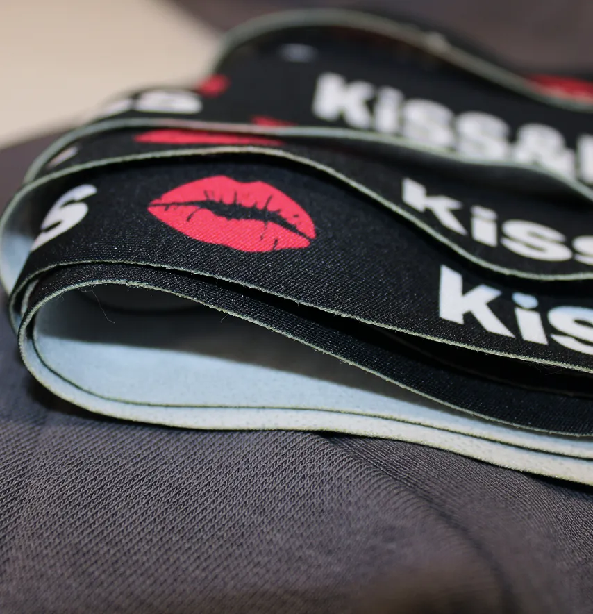 Лампас "Kisses" 3*90 см черного цвета-2