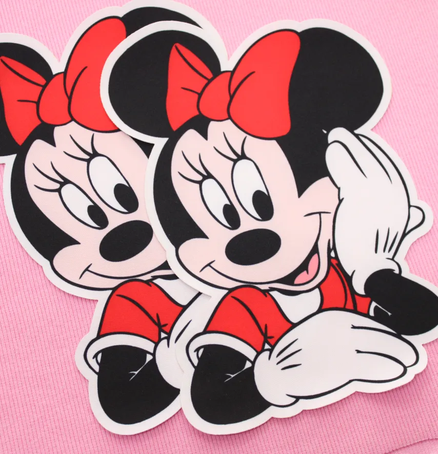 Нашивка тканева фігурна "Minnie" у червоному 18*24 см-1