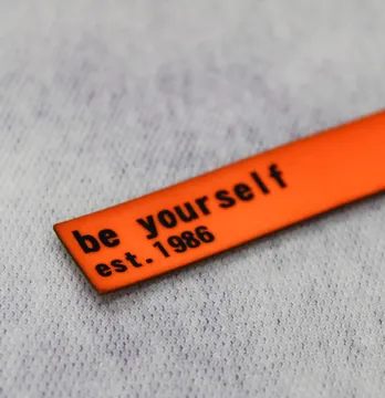 Нашивка "Be yourself" 75*15мм оранжевого цвета