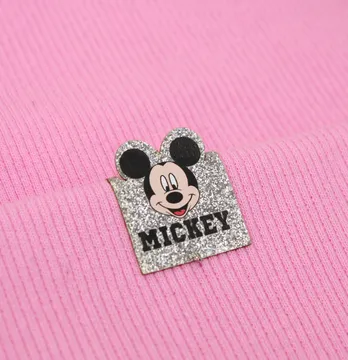 Нашивка из глитера "Mickey" 25*40 мм серебряного цвета
