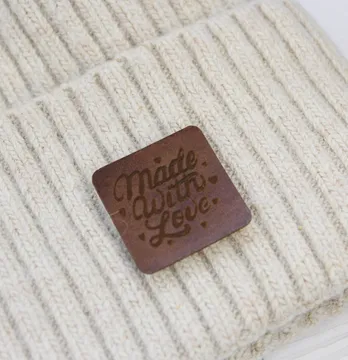Нашивка "Made with love" 30*30 мм коричневого цвета