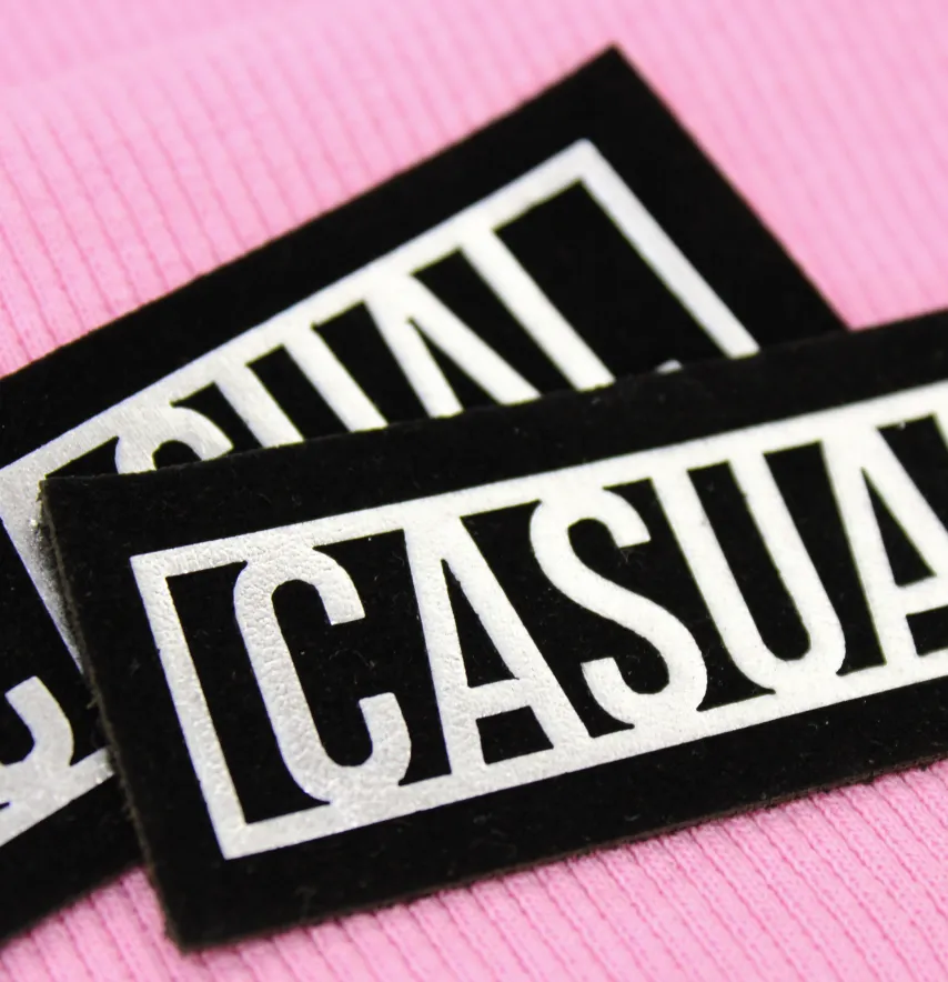 Нашивка "Casual" 75*30мм черного цвета с серебром-1