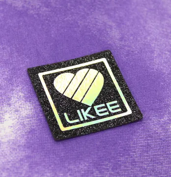 Нашивка з глітеру "Likee" 50*50 мм чорного кольору з голограмою