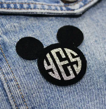 Нашивка з глітеру "Yes Mickey" 55*50 мм чорного кольору