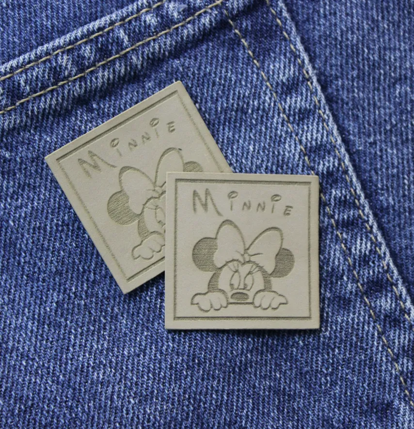 Нашивка "Minnie" 35*35 мм бежевого кольору-1
