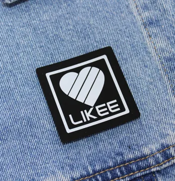 Нашивка світловідбивна "Likеe" 50*50 мм чорного кольору