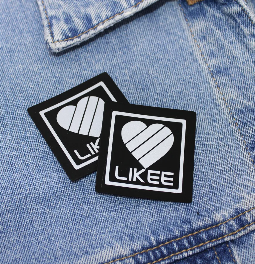 Нашивка світловідбивна "Likеe" 50*50 мм чорного кольору-1