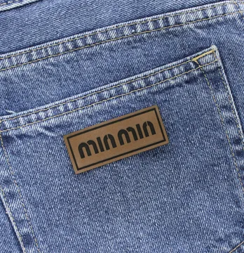 Нашивка "MinMin" 60*25 мм темно-коричневого цвета