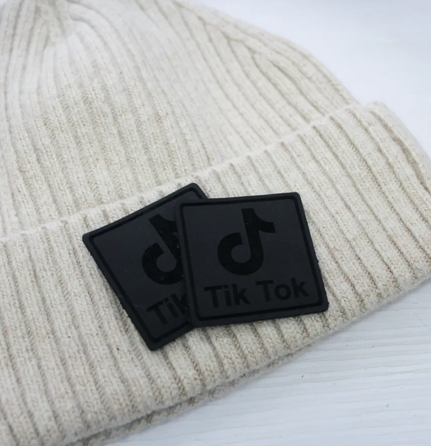 Нашивка "Tik Tok" 50*50 мм чорного кольору-1