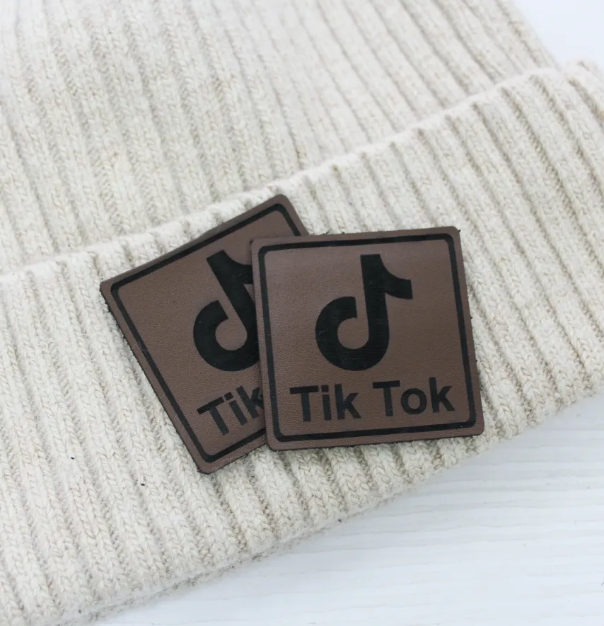 нашивка "Tik Tok" 50*50 мм темно коричневого кольору-1