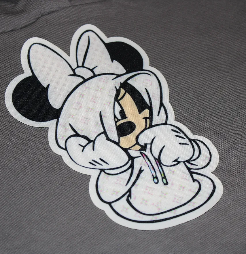 Нашивка тканева фігурна "Minnie" LV 13*20 см білого кольору-1
