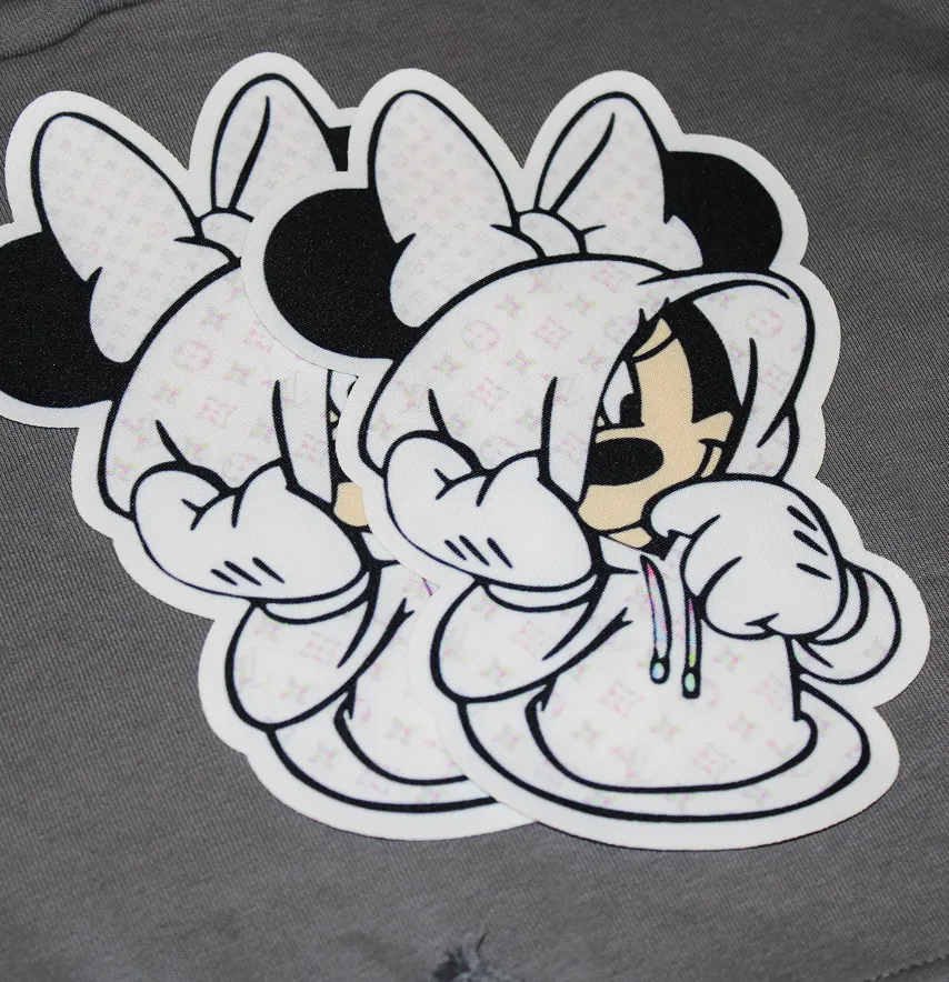 Нашивка тканева фігурна "Minnie" LV 13*20 см білого кольору-2