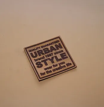 Нашивка "Urban Style" 45*45 мм коричневого кольору
