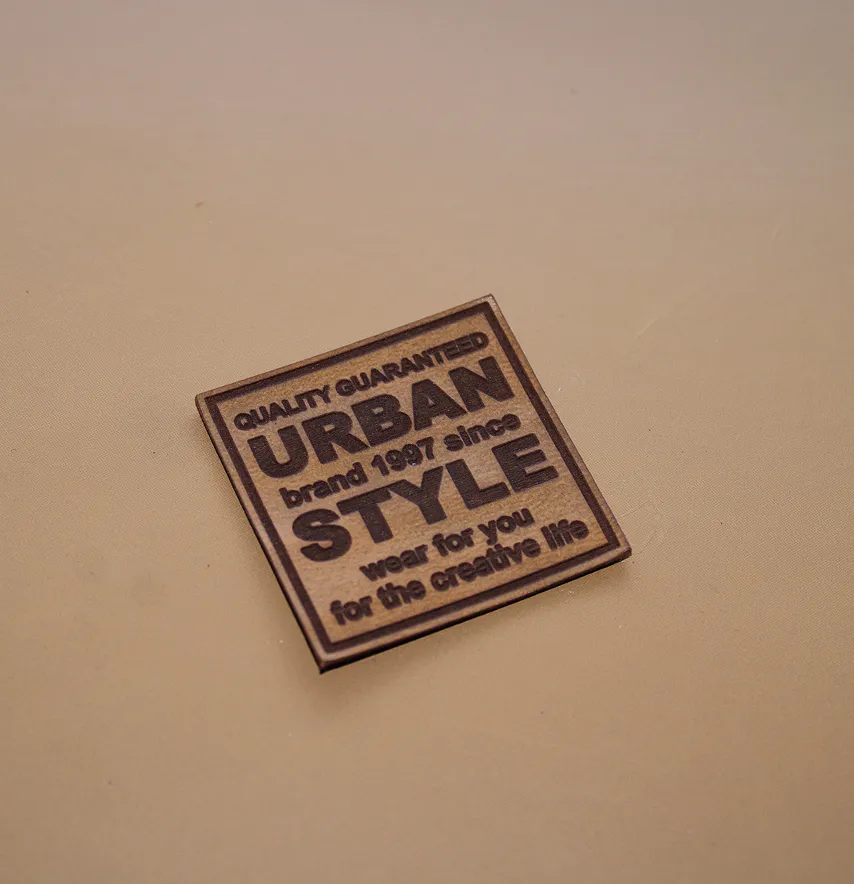 Нашивка "Urban Style" 45*45 мм коричневого кольору-0