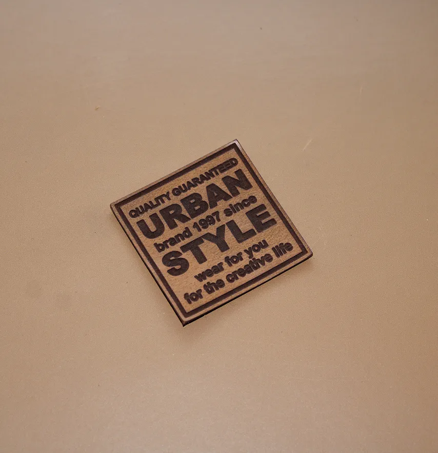 Нашивка "Urban Style" 45*45 мм коричневого кольору-1