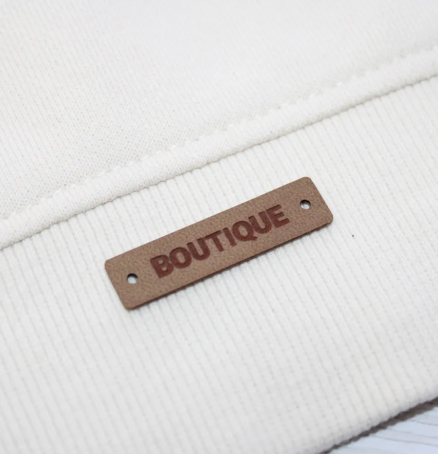 Нашивка "Boutique" 40*10 мм песочного цвета-0