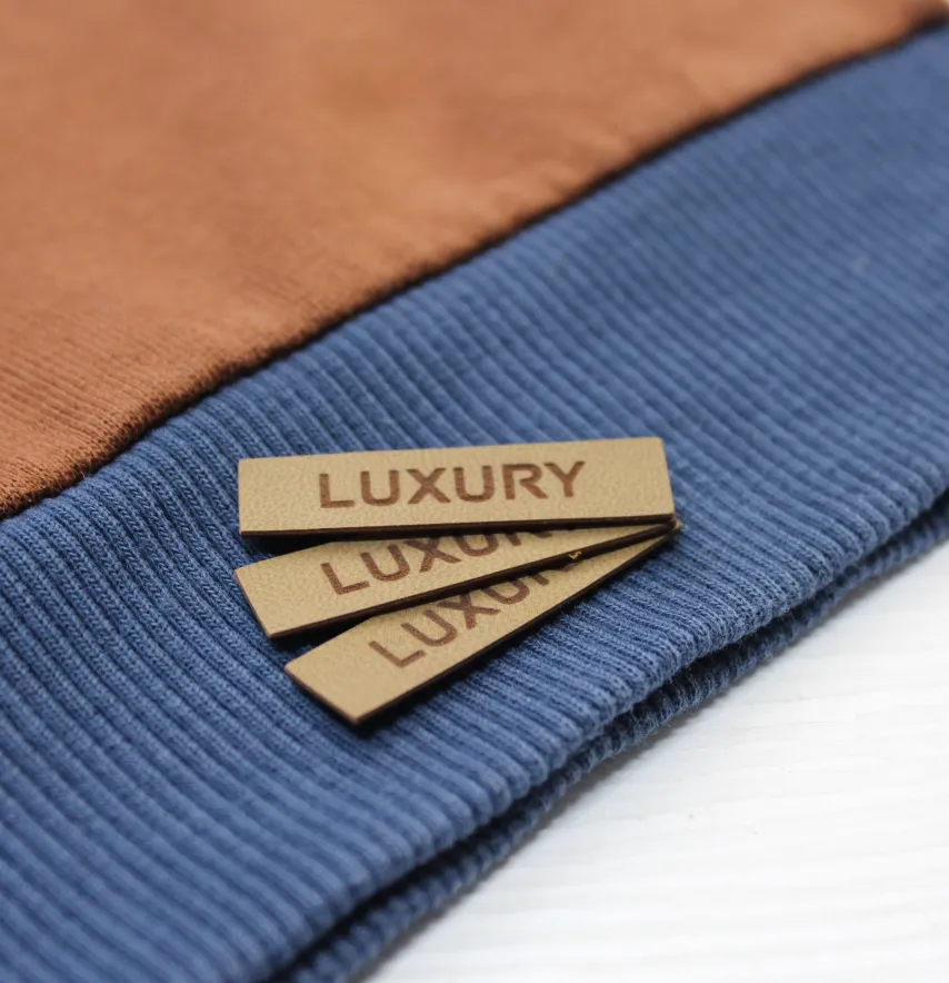 Нашивка "Luxury" 40*10 мм пісочного кольору-1