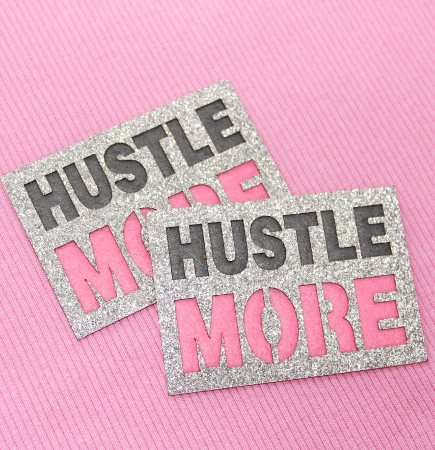 Нашивка з глітеру "Hustle more" 70*50 мм срібного кольору-1