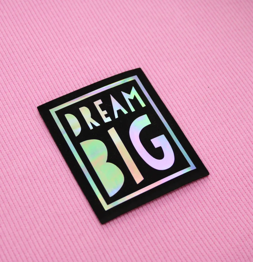 Нашивка "Dream big" 60*70мм черного цвета с голограммой-0