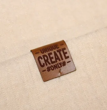 Нашивка "Unique create" 25*50 мм коричневого кольору