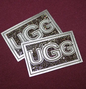 Нашивка з акриловим камінням "UGG" 80*50 мм сірого кольору з графітовим камінням