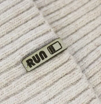 Нашивка "Run" 10*60 мм оливкового кольору