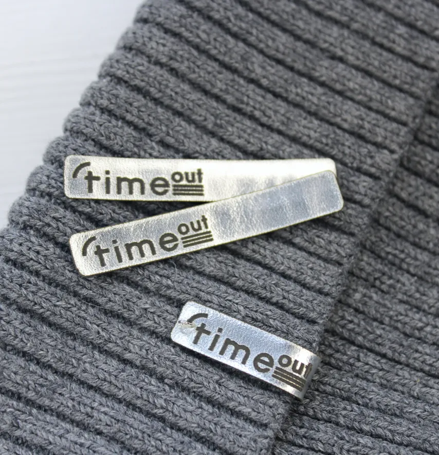 Нашивка "Time out" 10*60 мм серебряного цвета -1