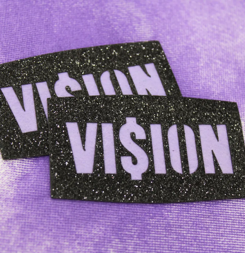 Нашивка из глитера "Vision" 75*45мм черного цвета-1