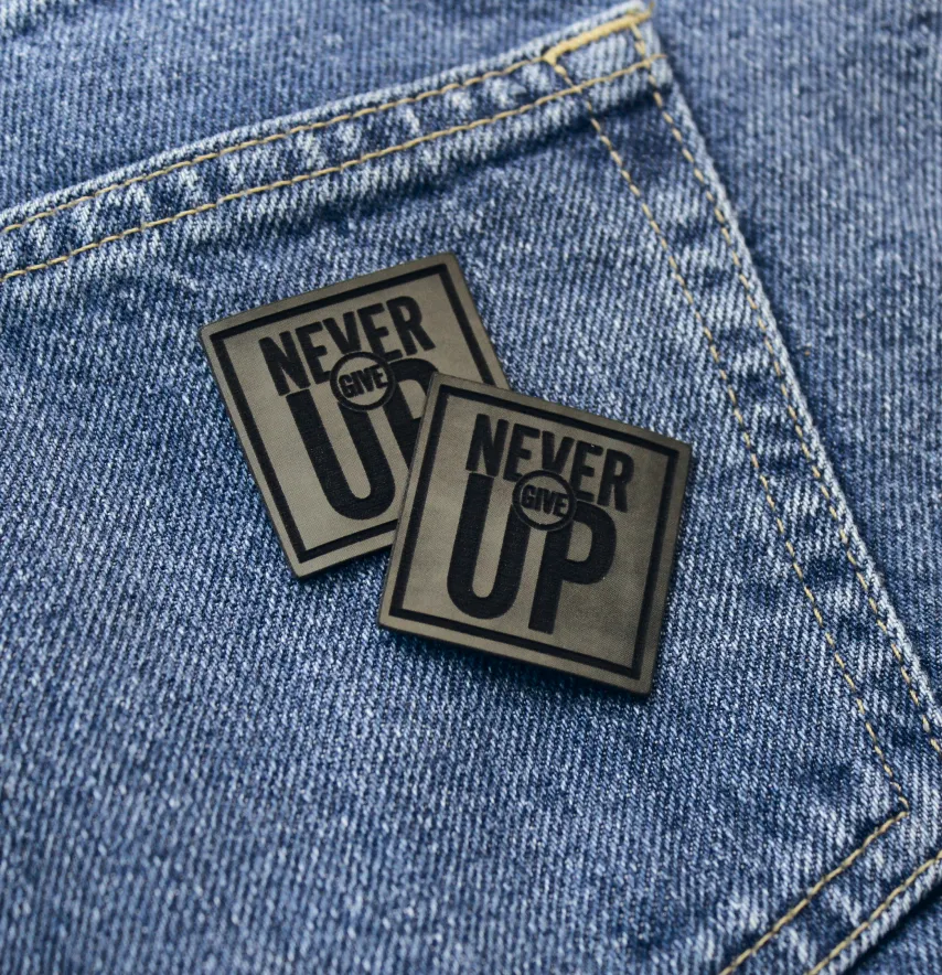 Нашивка "Never give up" 35*35 мм цвет серый мрамор-1