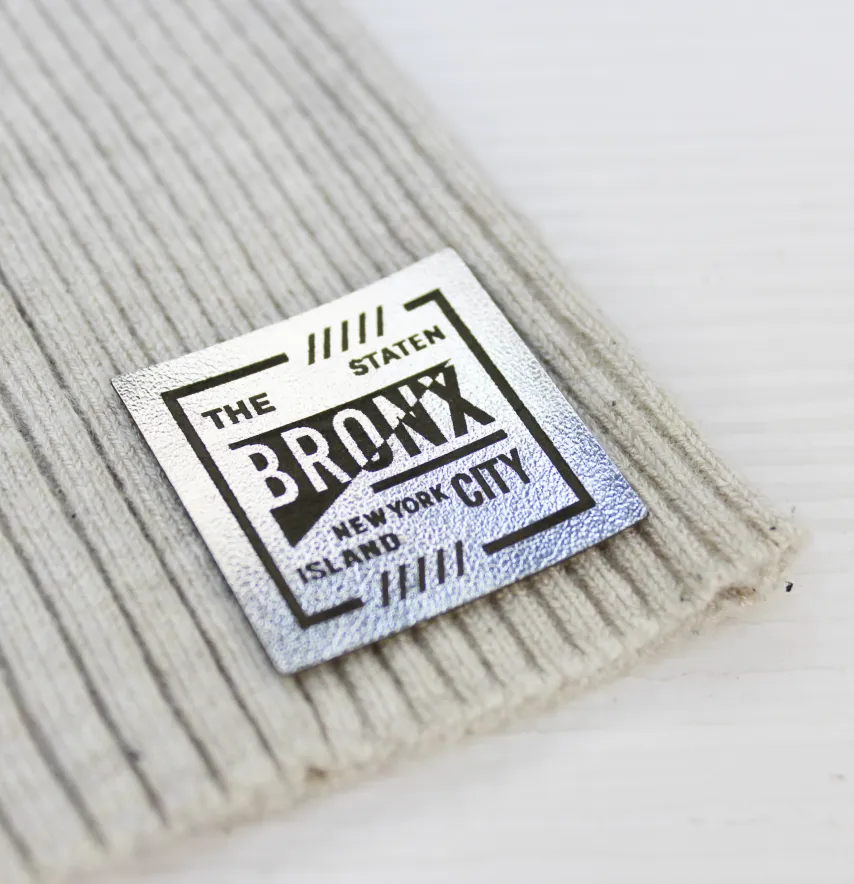 Нашивка "Bronx" 35*35 мм серебряного цвета-0