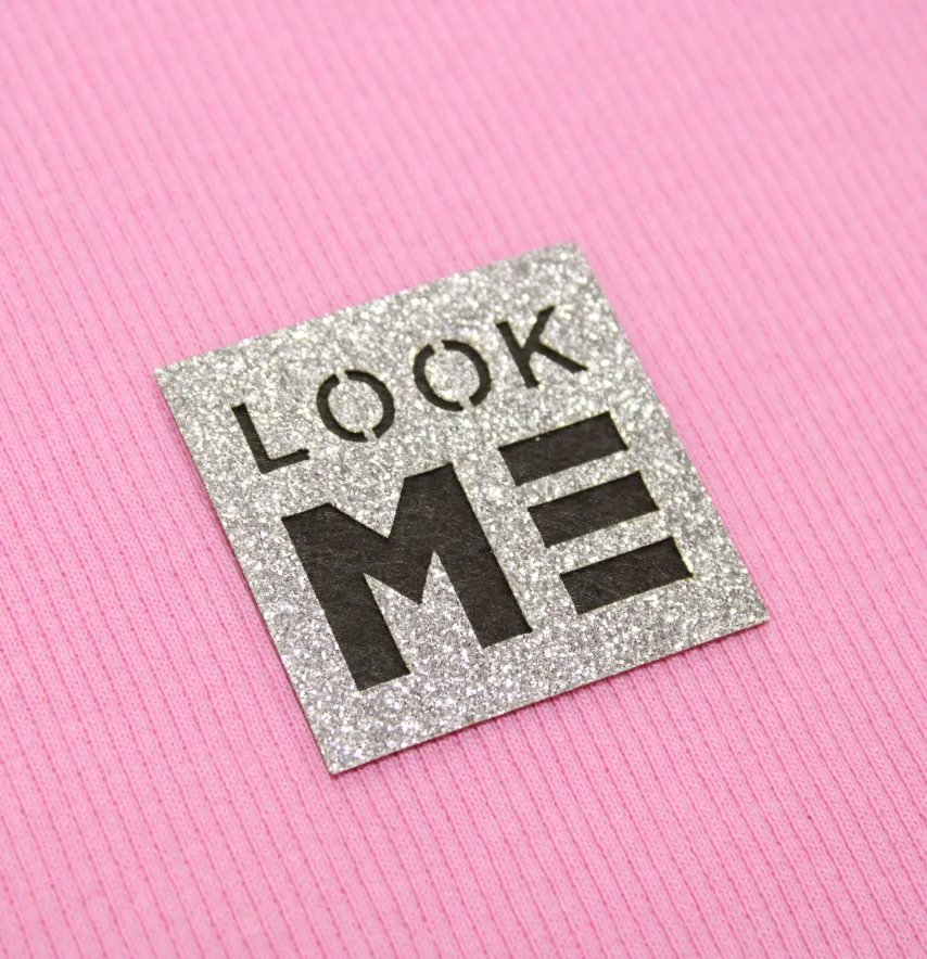 Нашивка из глитера "Look me" 50*50мм серебряно-черного цвета-0