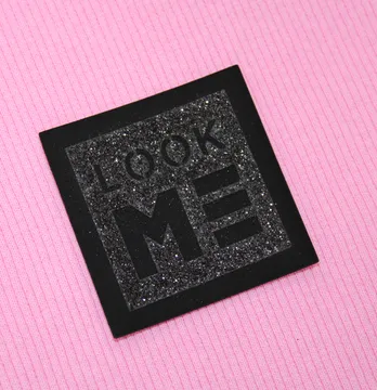 Нашивка з глітеру "Look me" 50*50 мм чорного кольору