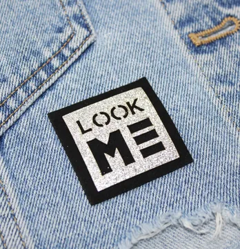 Нашивка из глитера "Look me" 45*45 мм черно-серебряного цвета